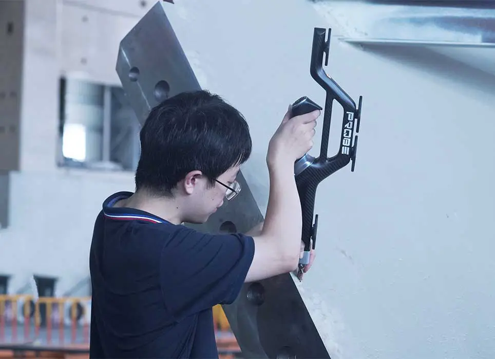 Acesso a furos profundos e cavidades internas