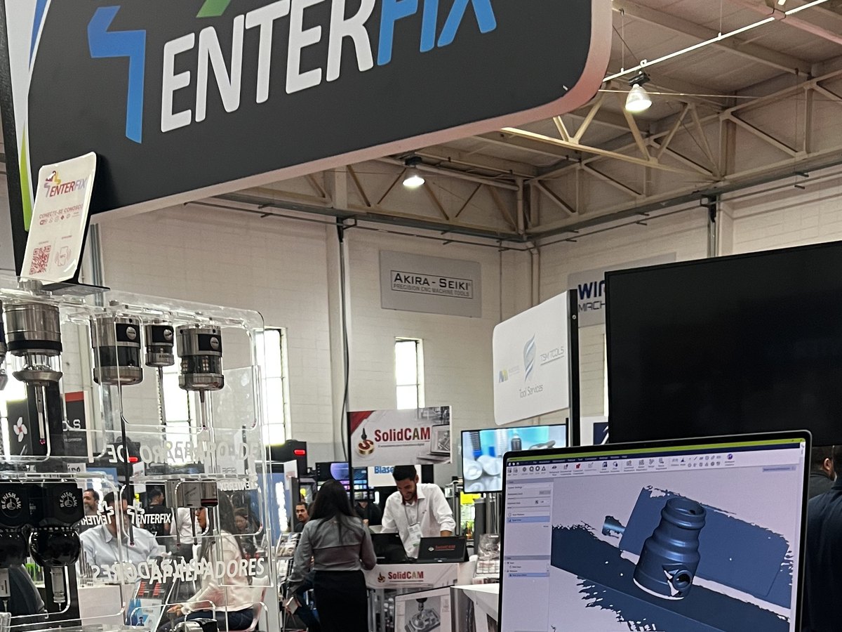 Estande da Enterfix no 14º Encontro Tecnológico Bener, com escaneamento 3D na tela