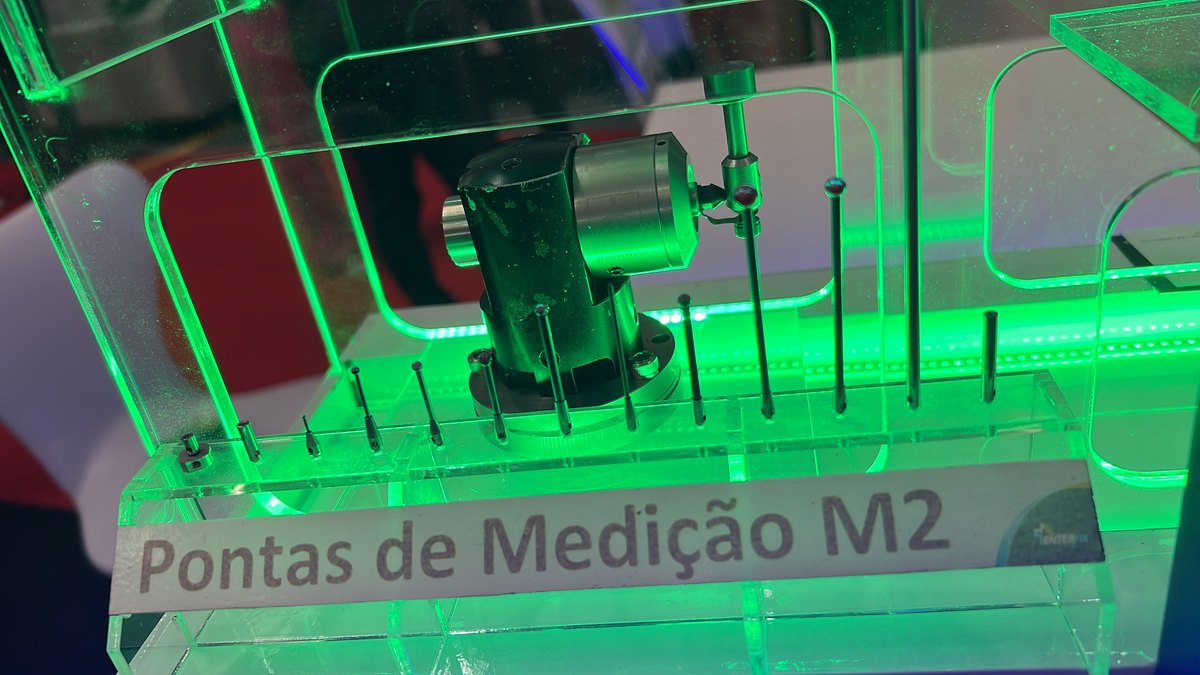 Expositor de pontas de medição M2 no estande da Enterfix no 14º Encontro Tecnológico Bener, em Vinhedo