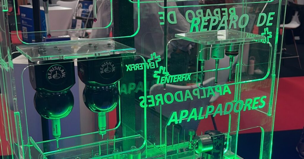 Expositor de reparo de apalpadores no estande da Enterfix no 14º Encontro Tecnológico Bener